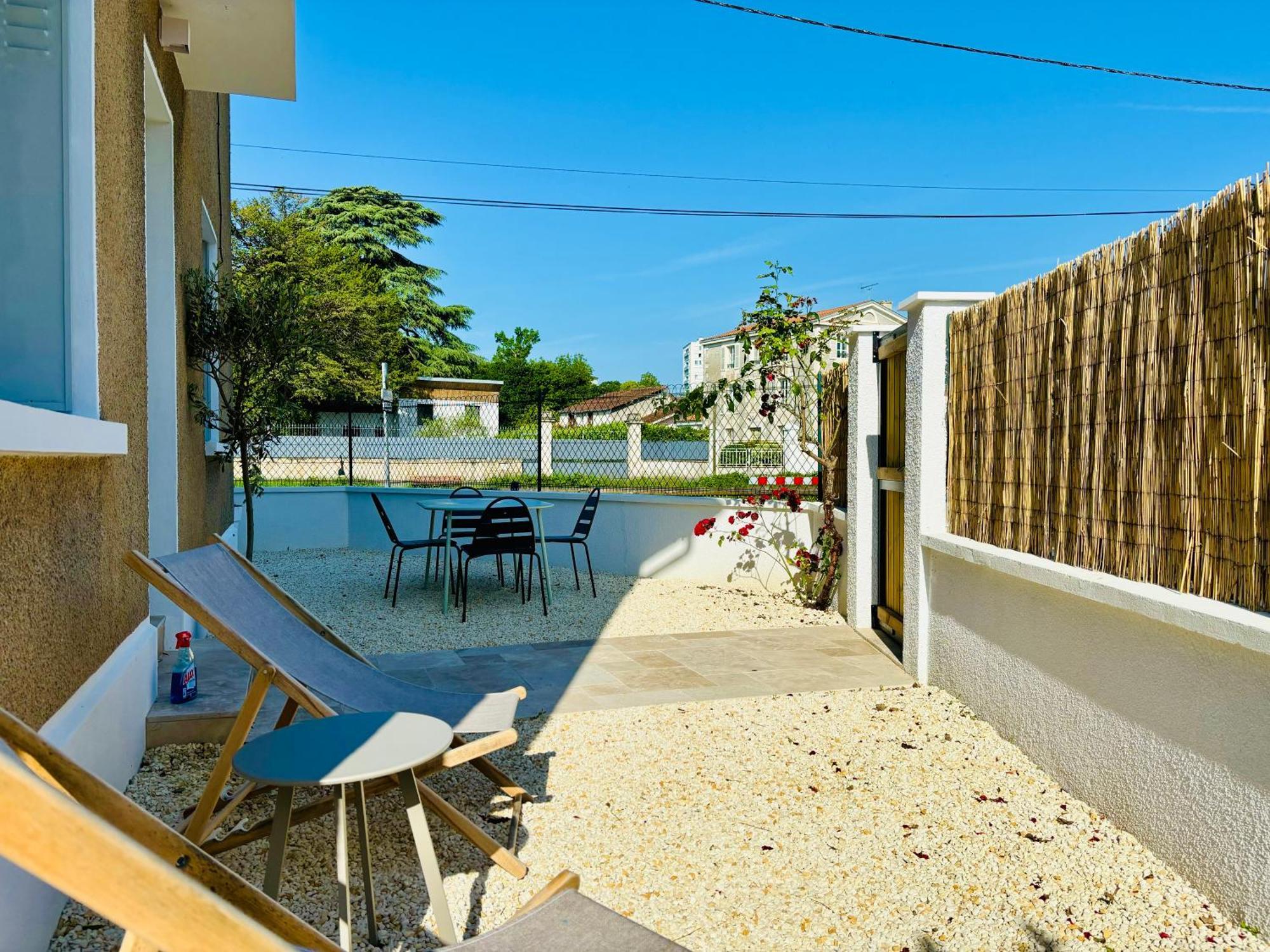 La Maison Du Quai - Face A La Sevre Niortaise Hébergement de vacances Niort