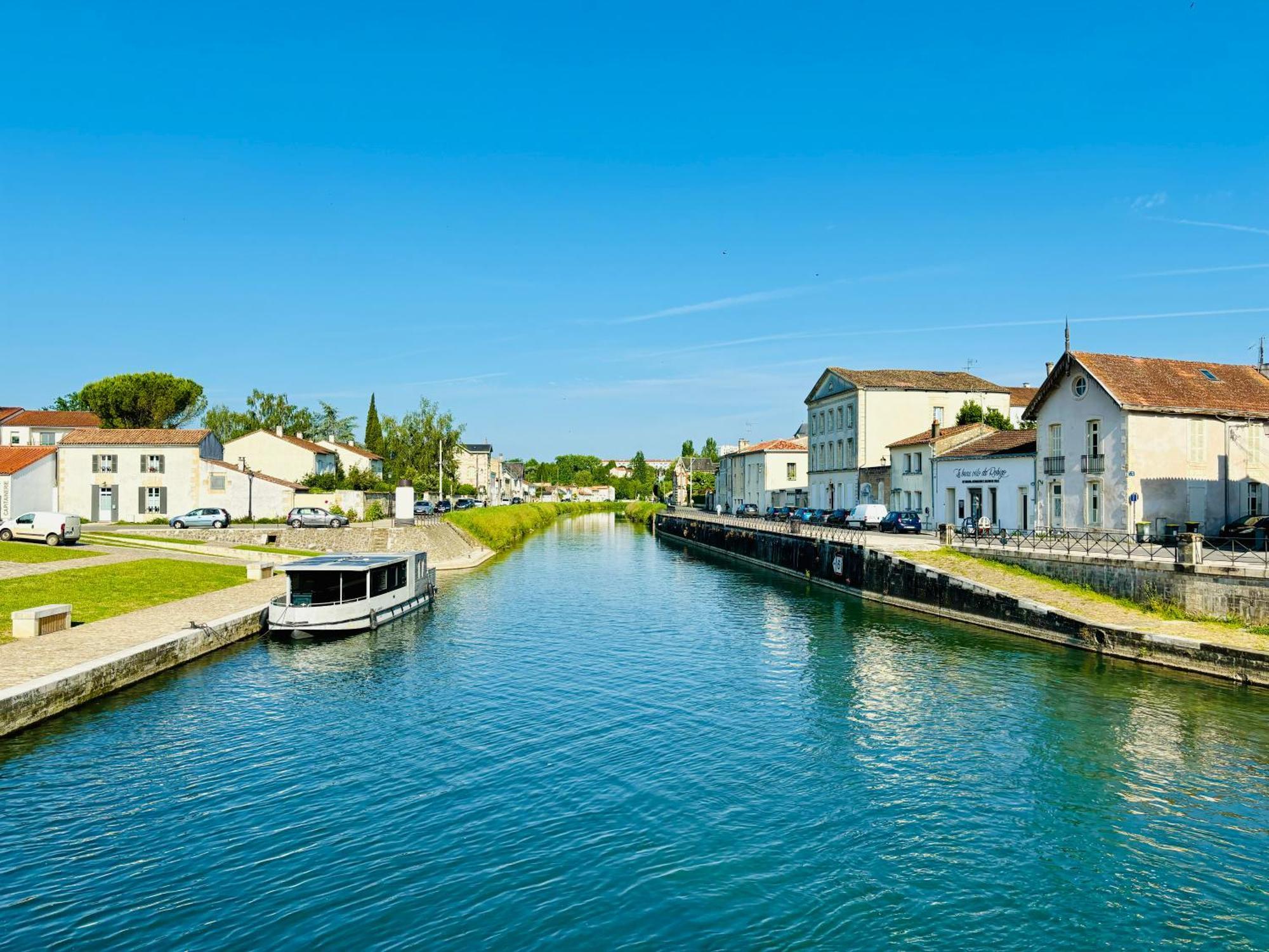 La Maison Du Quai - Face A La Sevre Niortaise Niort