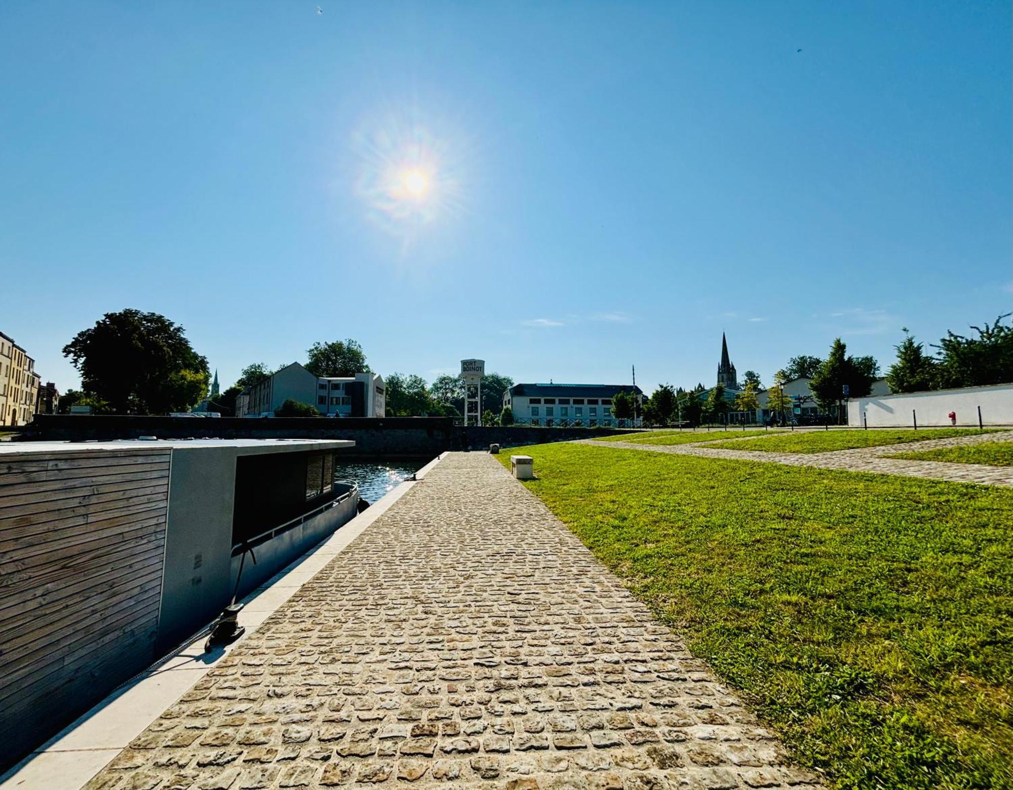 La Maison Du Quai - Face A La Sevre Niortaise Hébergement de vacances *