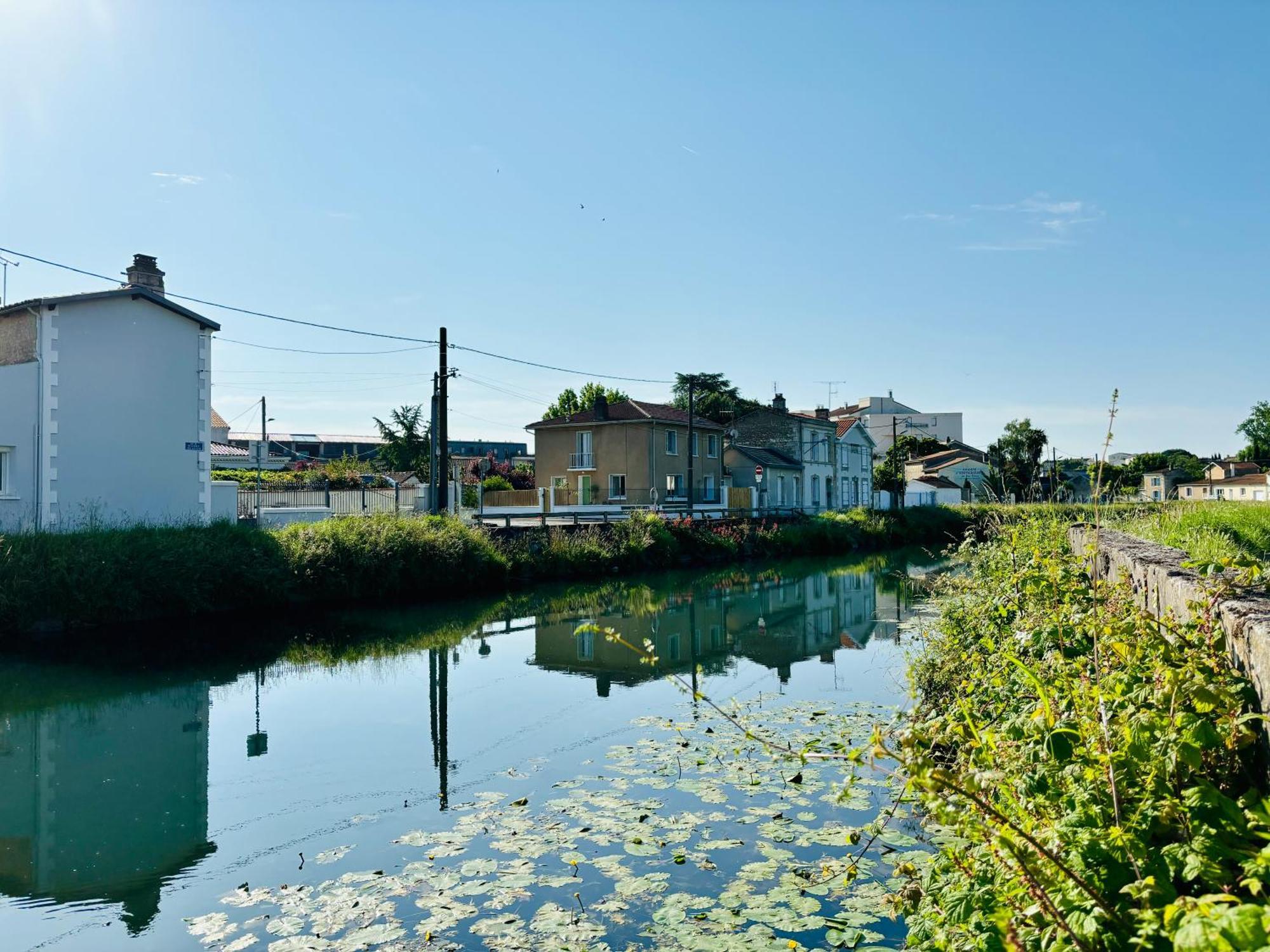 La Maison Du Quai - Face A La Sevre Niortaise Hébergement de vacances